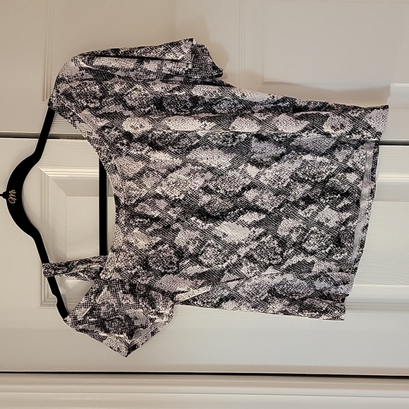 New York & Company Snake Print Cold Shoulder Top sz M - Picture 3 of 4